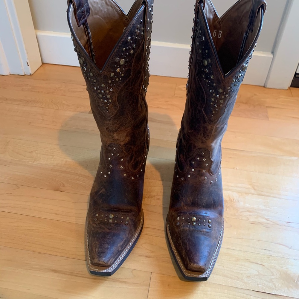 Ariat Brown studded cowboy boots